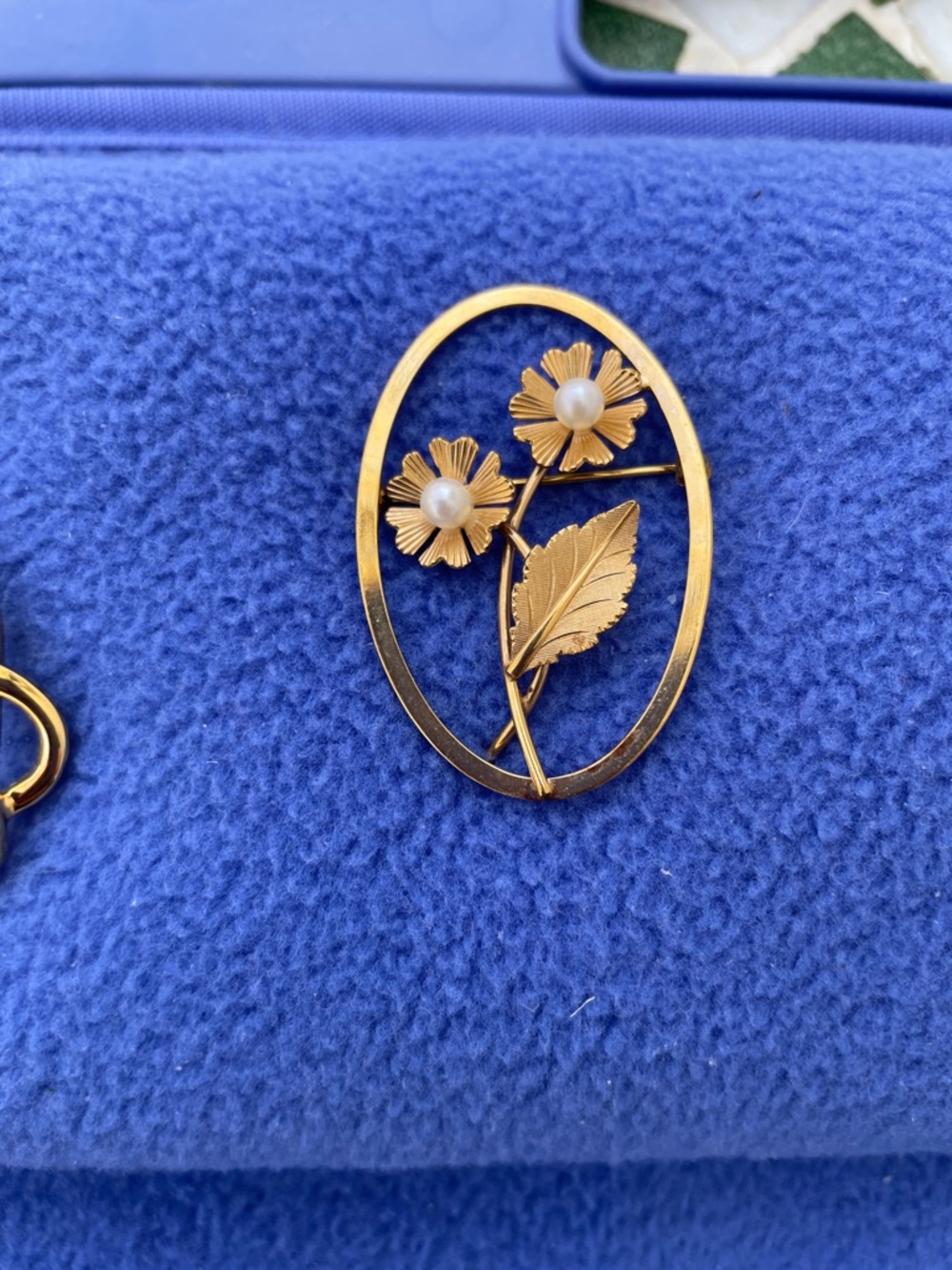 Gold Floral Oval Brooch - Elegant Flower Pin
